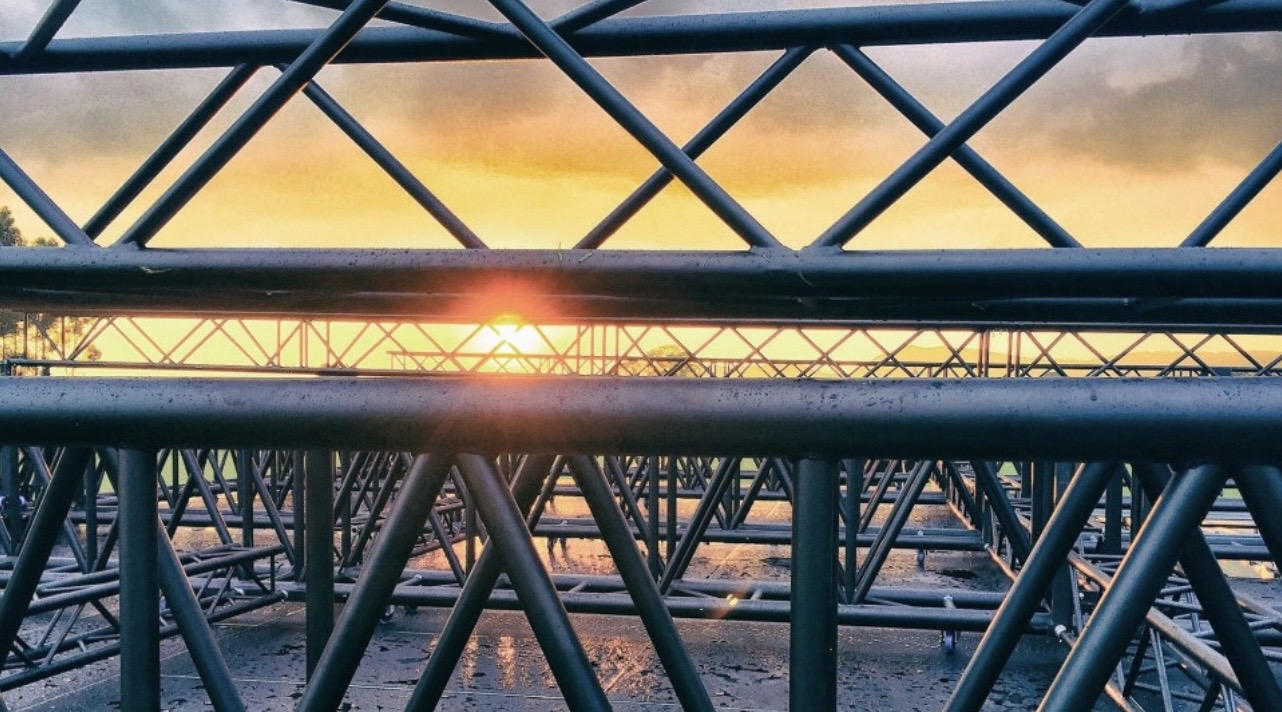 Rigging truss safety image